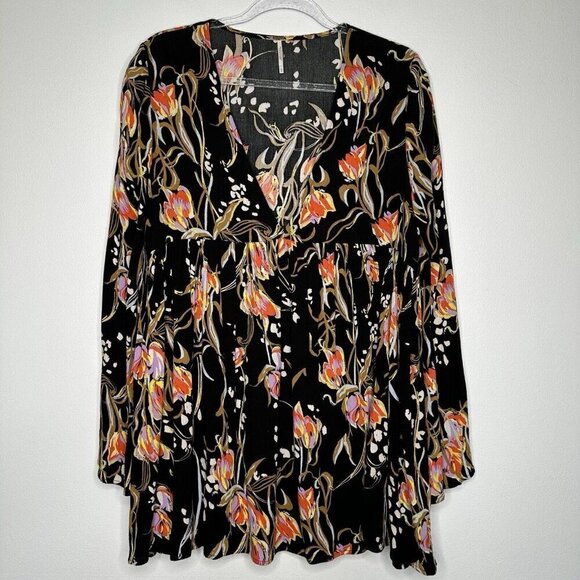 Free People Tunic Top Bella Tulip Floral Bell Sleeve V Neck Black Size M Boho - Picture 1 of 9